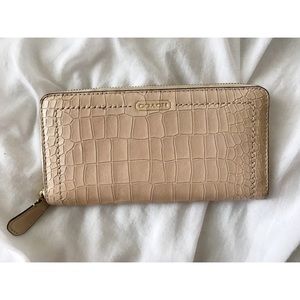 Coach ivory wallet